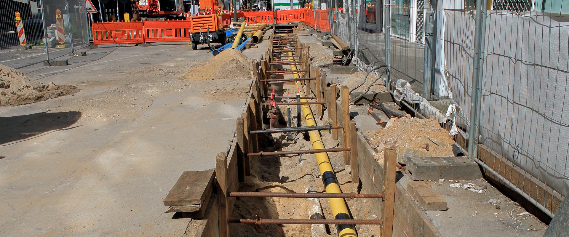 Tiefbau & Rohrleitungsbau Tiefbau & Rohrleitungsbau